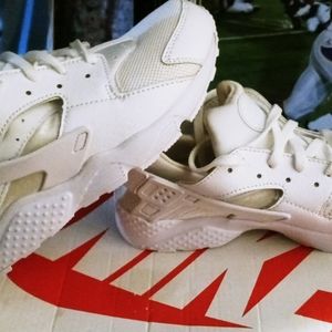 Nike airarache size 1